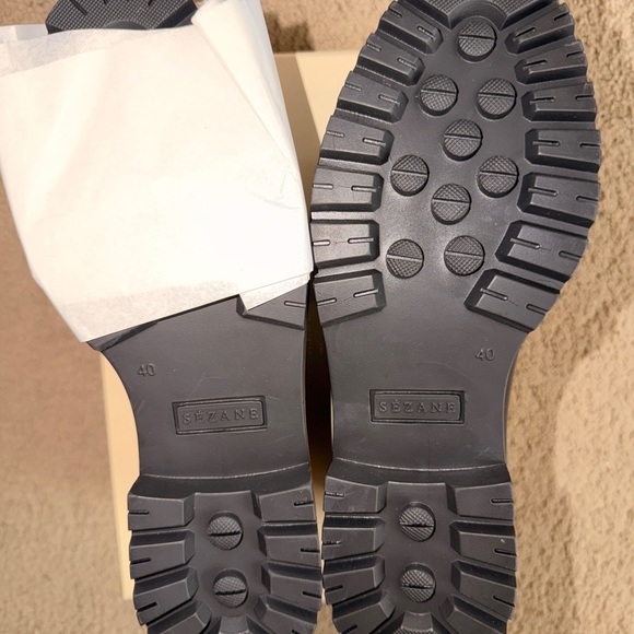 Sezane Black Loafers with Gold Accents - Picture 9 of 9